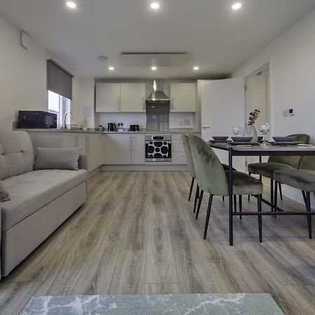 Modern And Bright 2 Bed Apartment In Ashford Ashford  Exterior photo